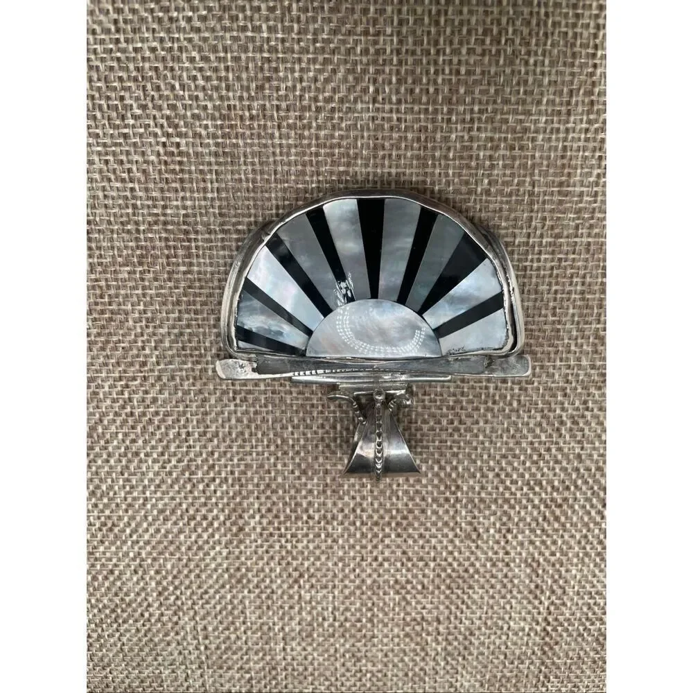 Vintage Native American Zuni Sterling Silver Sunburst Pendant/Brooch – Mother of